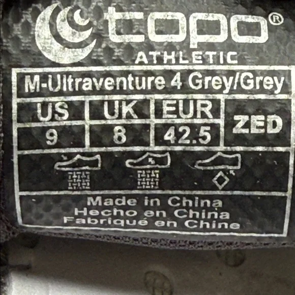 TOPO Ultra venture 4 Off road shoe Men's 9 Black and Gray no insoles S18